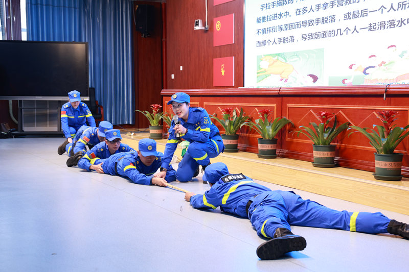 现场进行应急救援演示。长沙市应急管理局供图