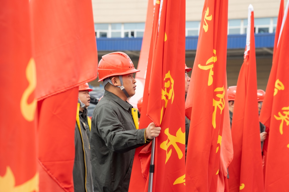 国网长沙供电公司东方红（电雷锋）共产党员突击队宣誓。单位供图