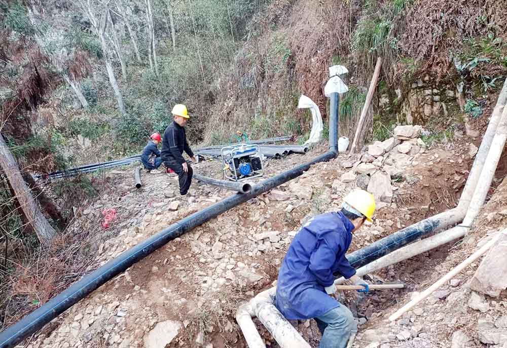 沅陵肖家橋鄉供水一體化建設現場。歐家華 攝影