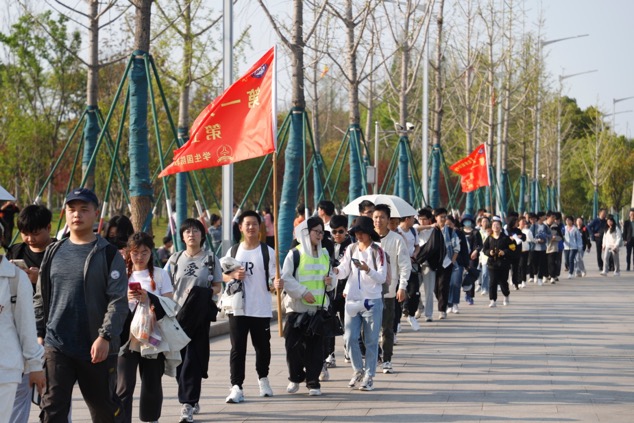 湘潭大學2023年“紅色之旅”徒步韶山行。單位供圖