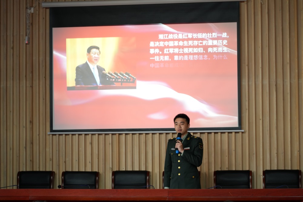 讲解员讲解革命先烈事迹。熊方杰摄