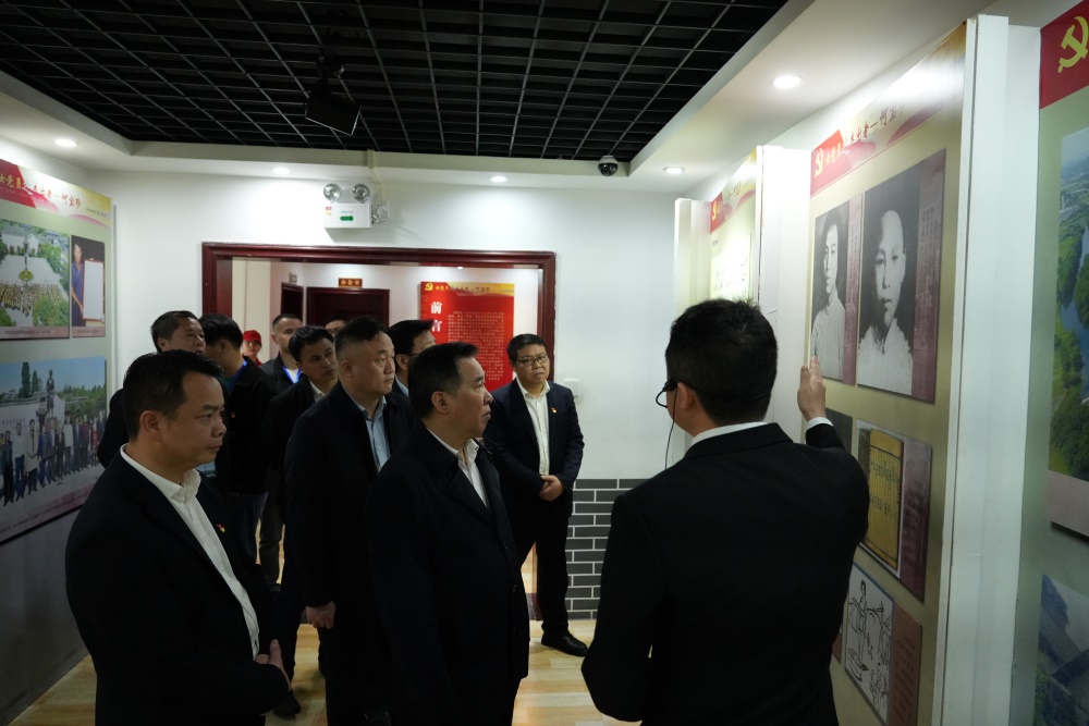 学习何宝珍烈士的英雄事迹。熊方杰摄