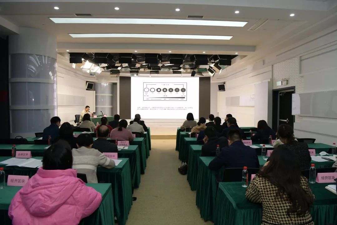 湖南日报社编委邓梅辉、湖南日报湘视频记者辜鹏博开展新闻宣传业务培训。洪志摄
