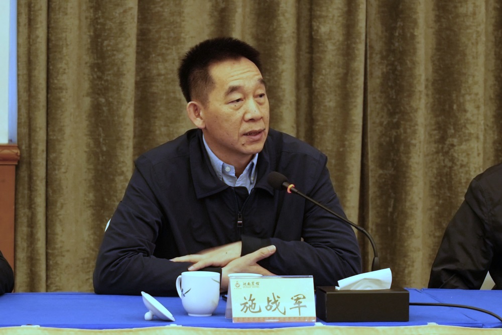 中國作協黨組成員、書記處書記施戰軍講話。熊方杰攝