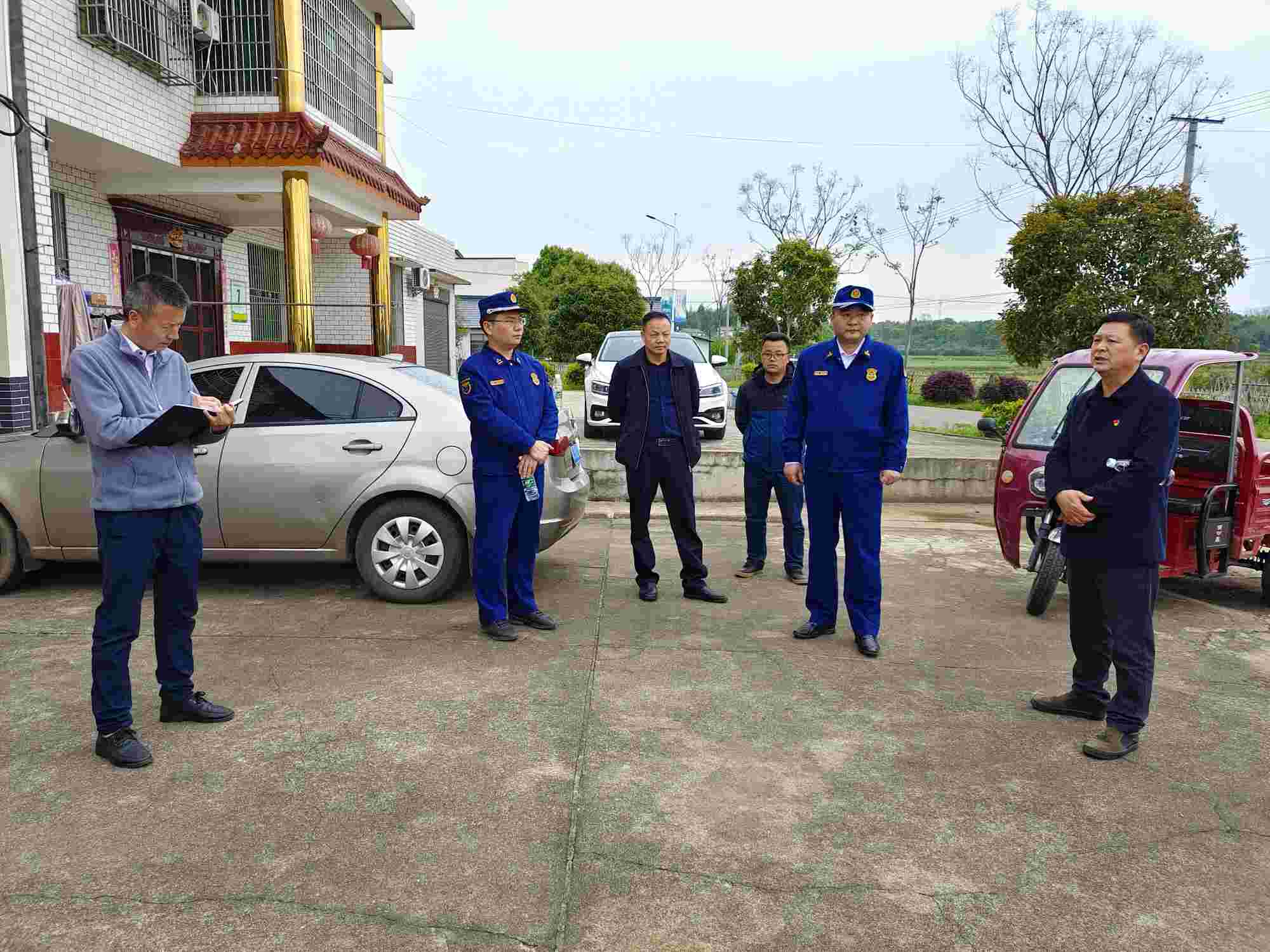 大队消防监督员对红色研学场所开展消防安全检查(单位供图）