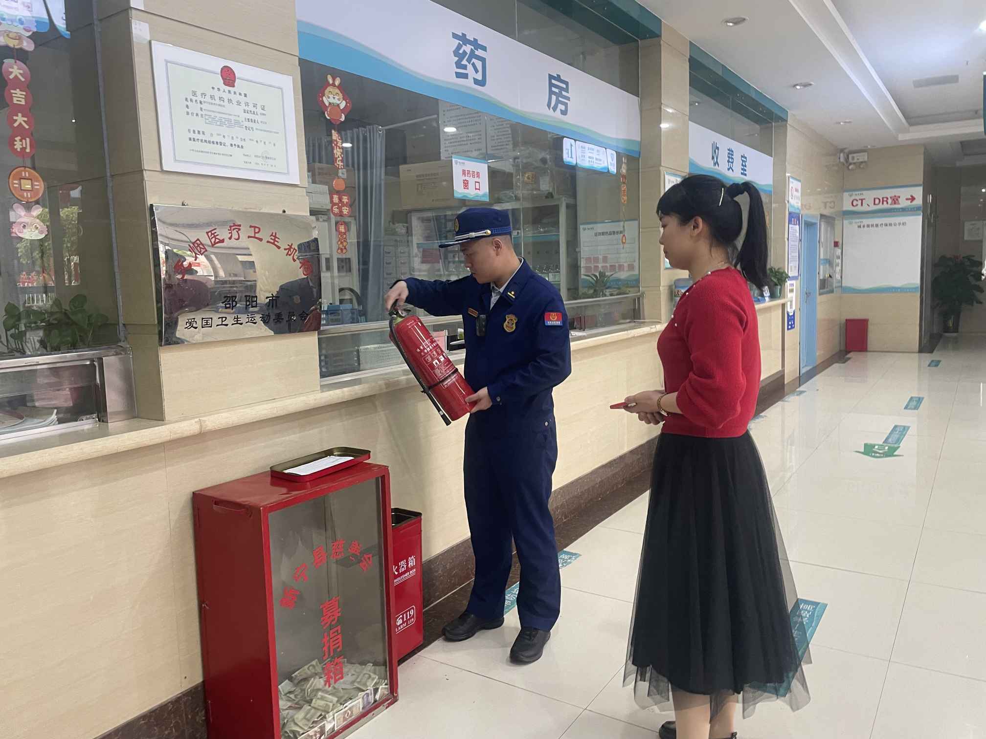 检查组在新宁县德康老年病医院有限公司。单位供图