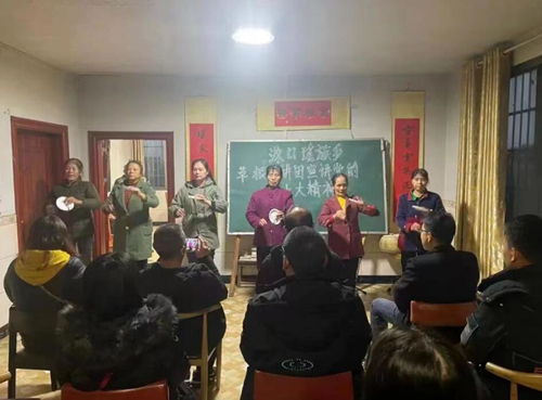“草根宣講團”宣講黨的二十大精神。江永縣委宣傳部供圖