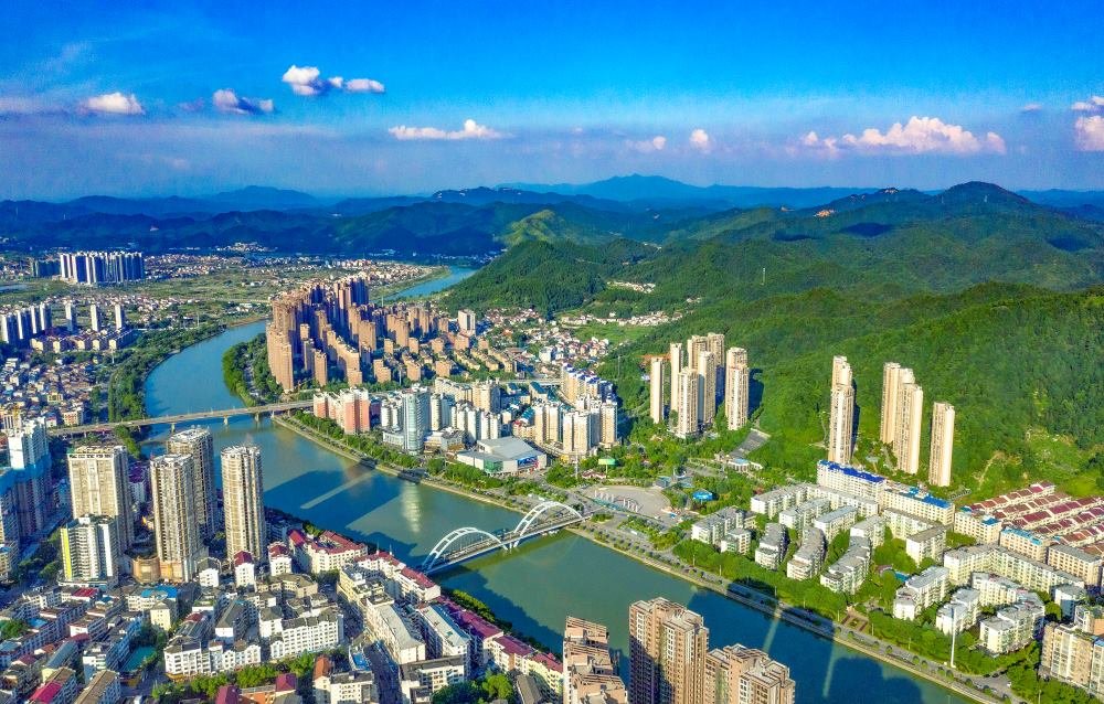 天马山下，浏阳河畔。浏阳荷花街道供图。