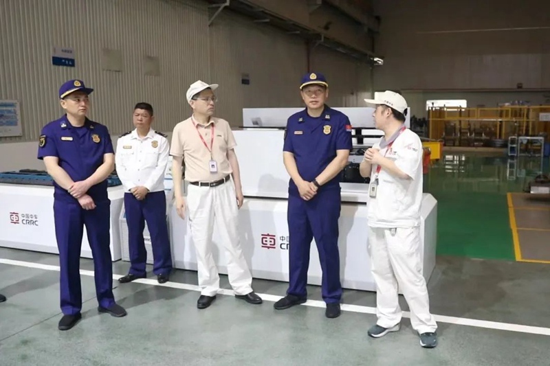 政治委員谷小波深入企業開展消防安全檢查。單位供圖
