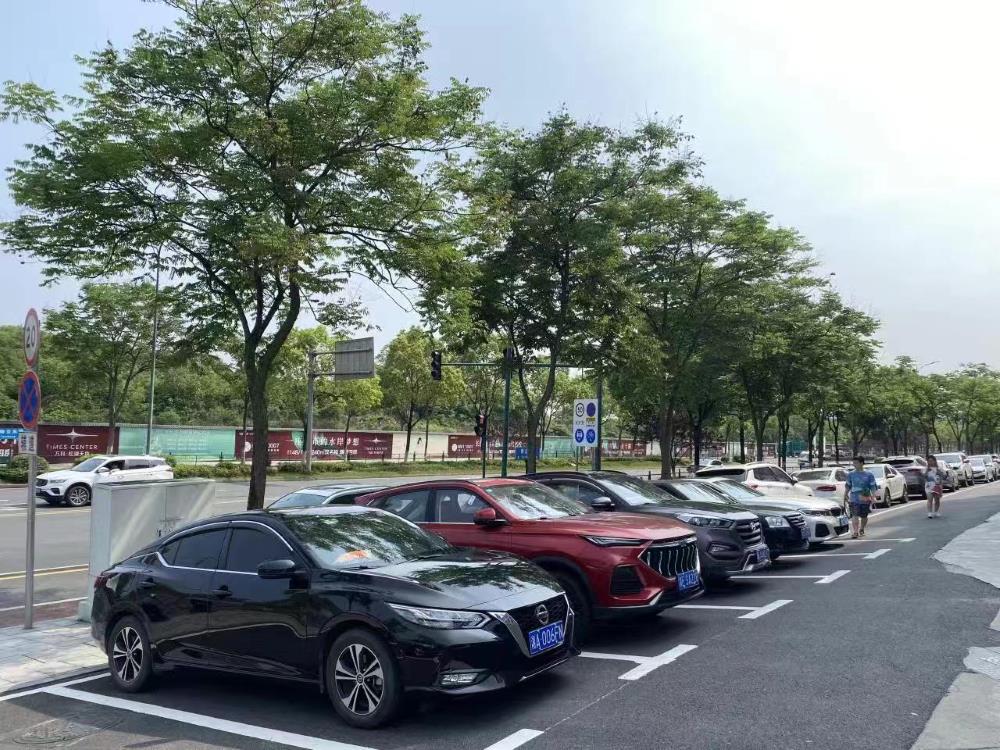 新规划的停车位。星沙街道供图