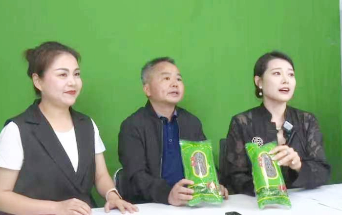 直播现场。谢绍满摄