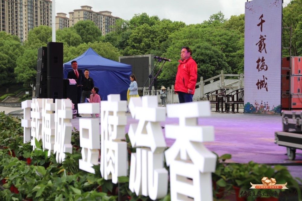 “全国劳动模范和先进工作者”、“湘菜大师”“中国烹饪大师”许菊云。攸县县委宣传部供图