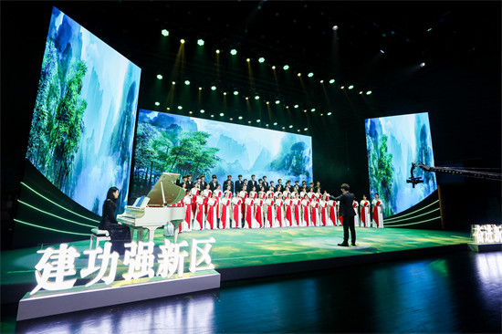 表演现场。学校供图