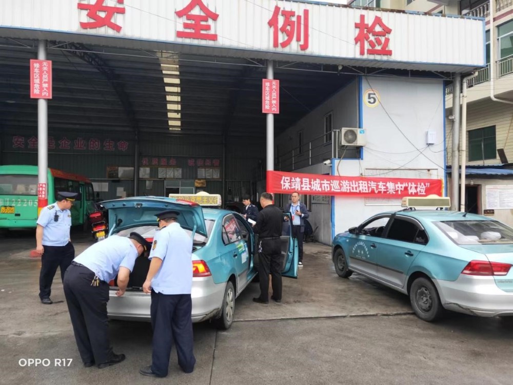 检查后备箱。单位供图