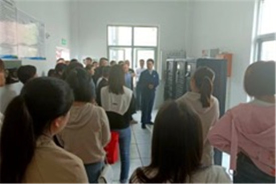 自动消防设施操作指导。单位供图