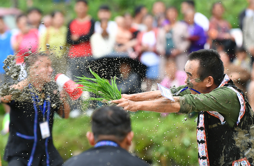 湖南湘西：農耕節上歡樂多