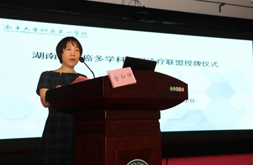 联盟常务副主席、工作委员会主任金和坤教授深入浅出地讲授了《鼻咽癌的规范化诊治》。彭璐摄
