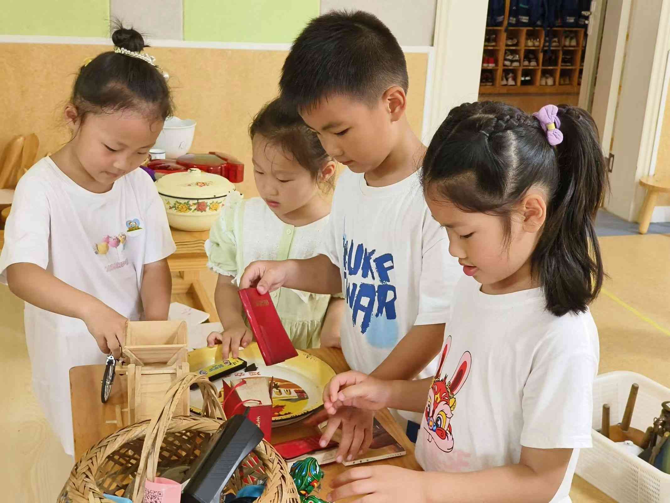 “六一”活动丰富多彩，孩子们玩得不亦乐乎2。单位供图