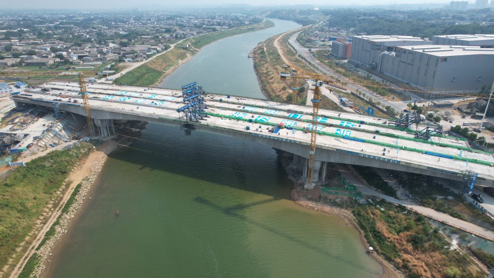 湘府东路（浏阳河—黄兴大道）跨河大桥合拢，黄兴镇新增一条进入市区桥梁。 中建五局供图