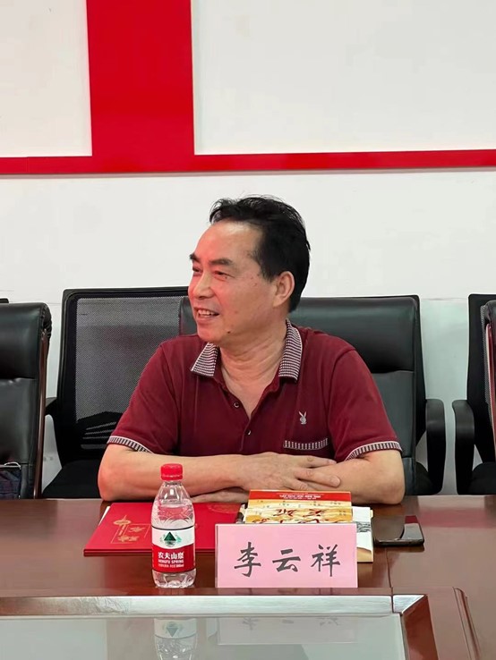 湖南省民间美术研究会主席李云祥。李静茹摄