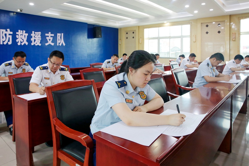 消防监督业务理论考试。单位供图