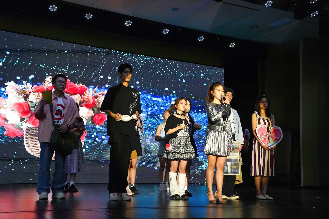 展映晚会现场学生表演了精彩的文艺节目。单位供图