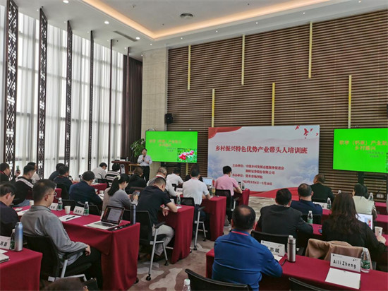 山西农业大学教授杜俊杰作专题讲座。企业供图