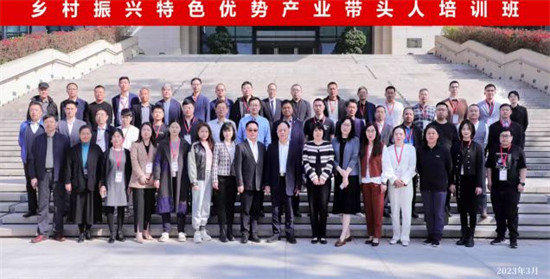 培训班学员合影。企业供图