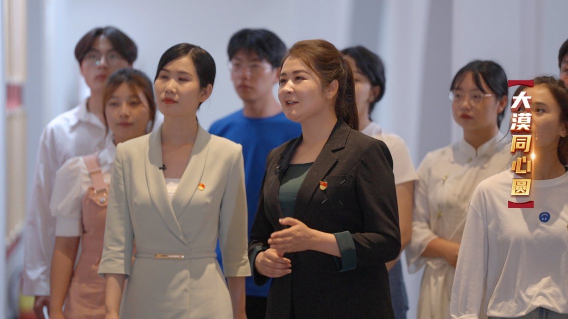 库尔班·吐鲁木纪念馆讲解员哈斯叶提·买吐送讲述库尔班大叔的故事。单位供图
