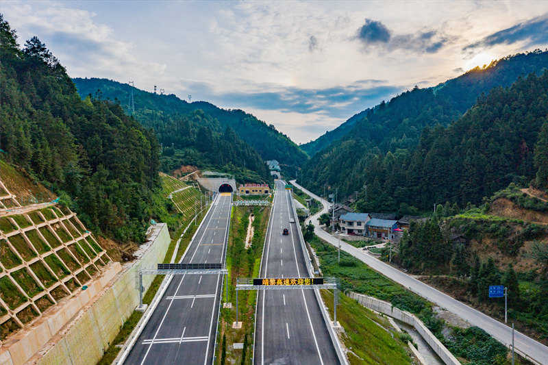 靖（州）黎（平）高速公路湘黔界地段。田文国摄