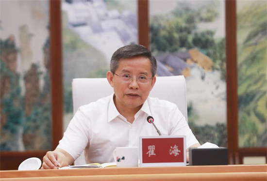 省政府秘書長、辦公廳黨組書記瞿海出席“湘易辦”超級服務端交接儀式。企業供圖