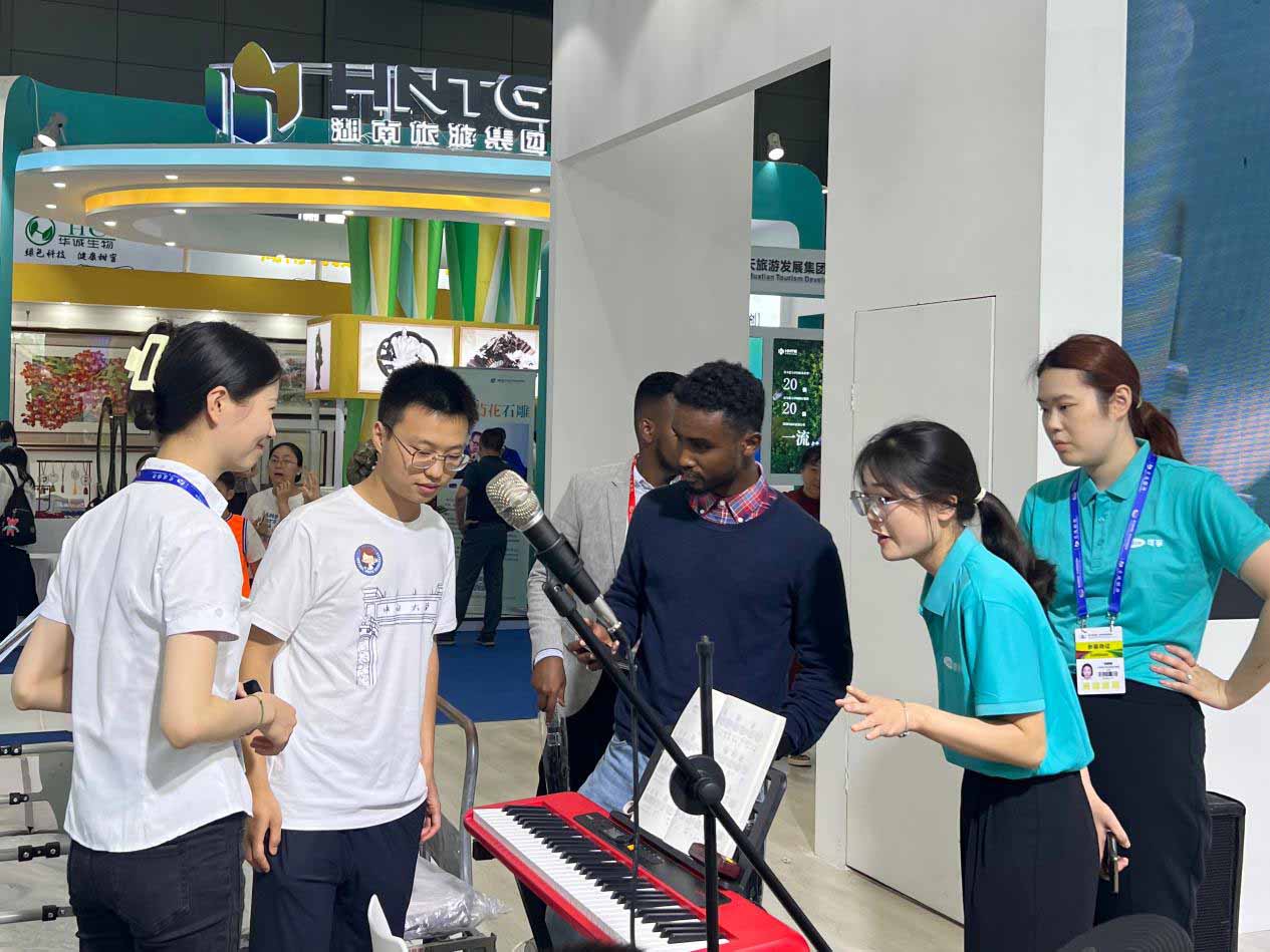 现场了解音乐治疗。受访方供图