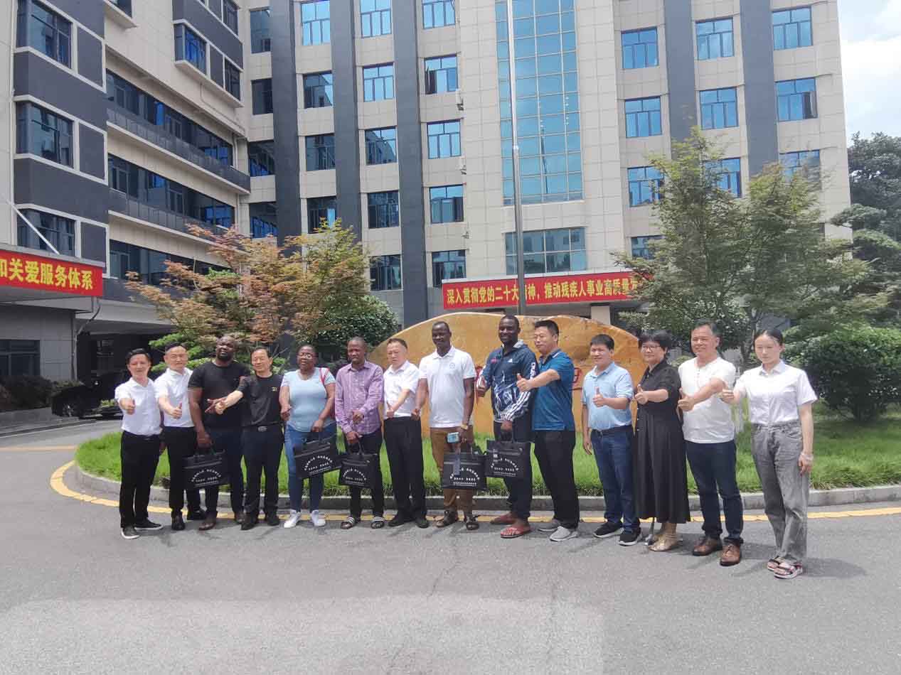 非洲代表团在湖南省残疾人康复协会合影。受访方供图