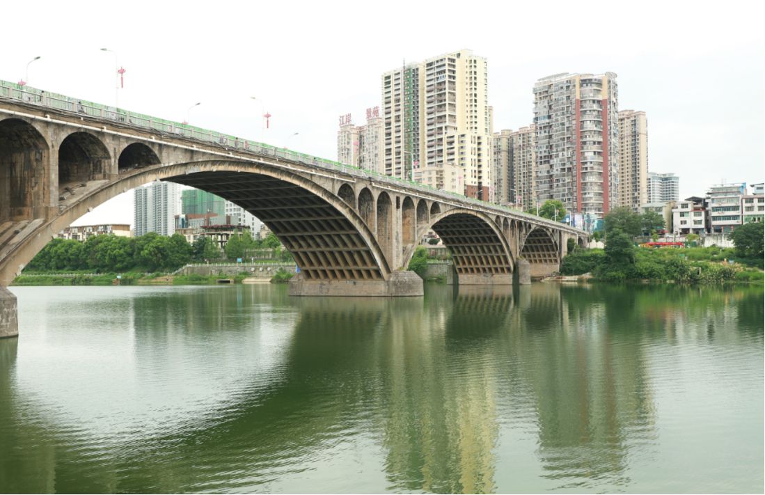 綠水青清的資江河畔。單位供圖