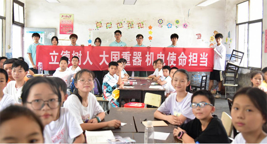 党建带团建，助力乡村支教。宁巧玲摄