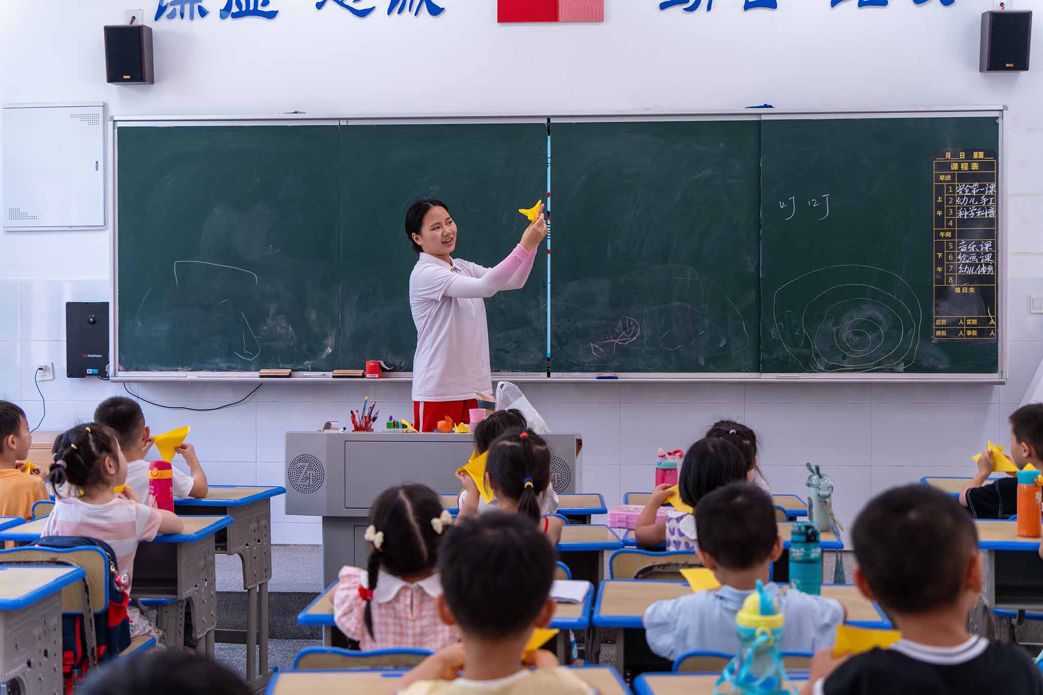 长沙县黄兴镇“大学带小学”暑期公益班开课。黄兴镇供图