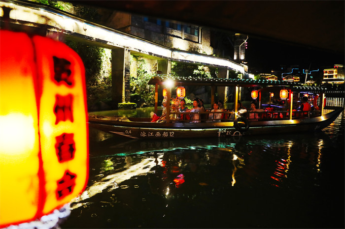 湖南湘西：乾州古城夜景如畫。劉貴雄攝