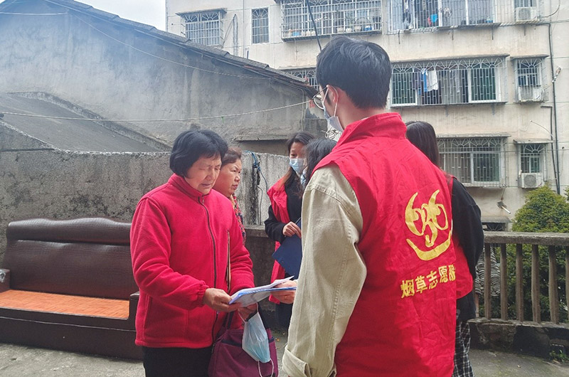 志愿者开展防诈骗“小课堂”进社区活动。石林奇摄