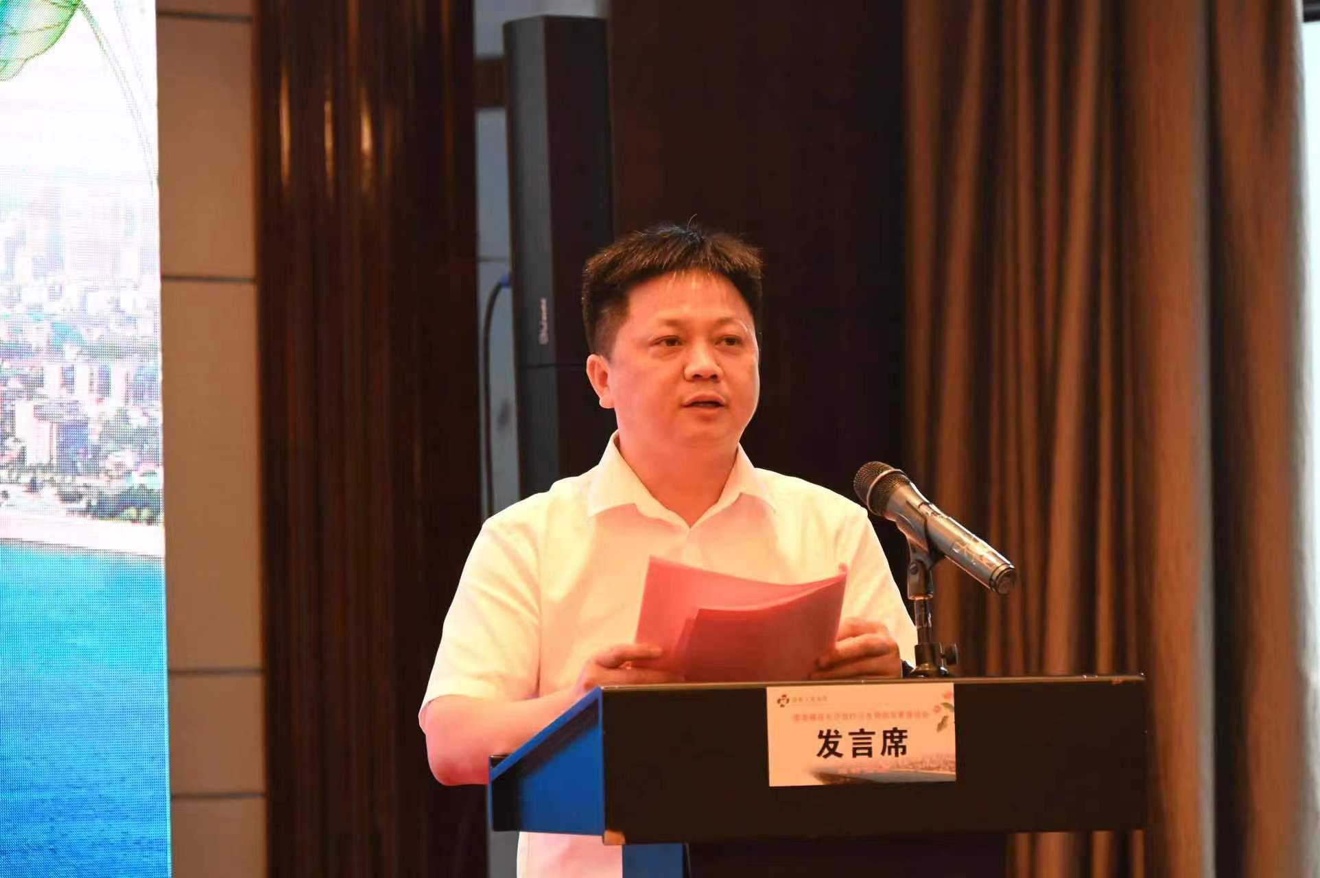 道县医共体总院党委书记、县卫健局党组书记欧道海主持座谈会。单位供图