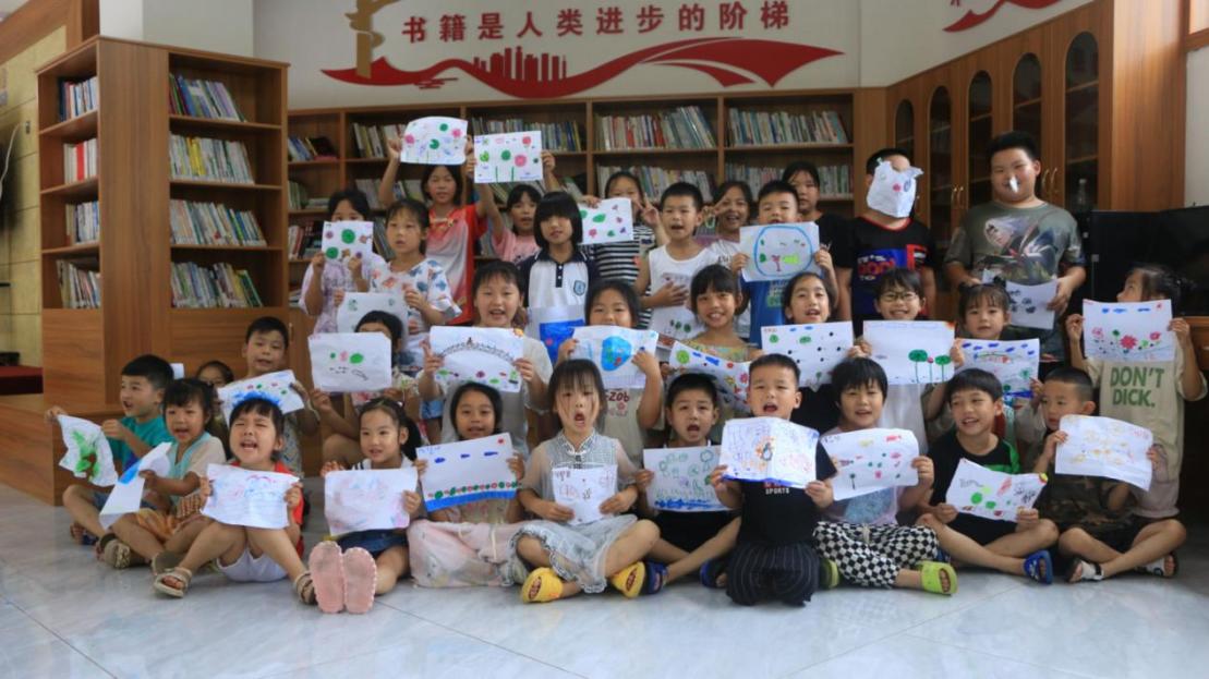孩子们绘画作品合照。单位供图