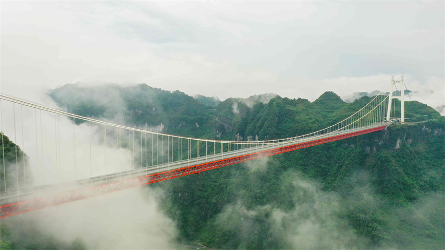 湖南湘西矮寨大桥景美如画。陈祉凝摄