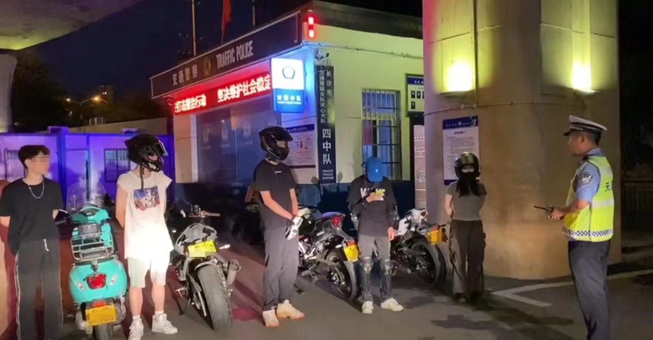 被传唤的五名当事人。长沙交警供图