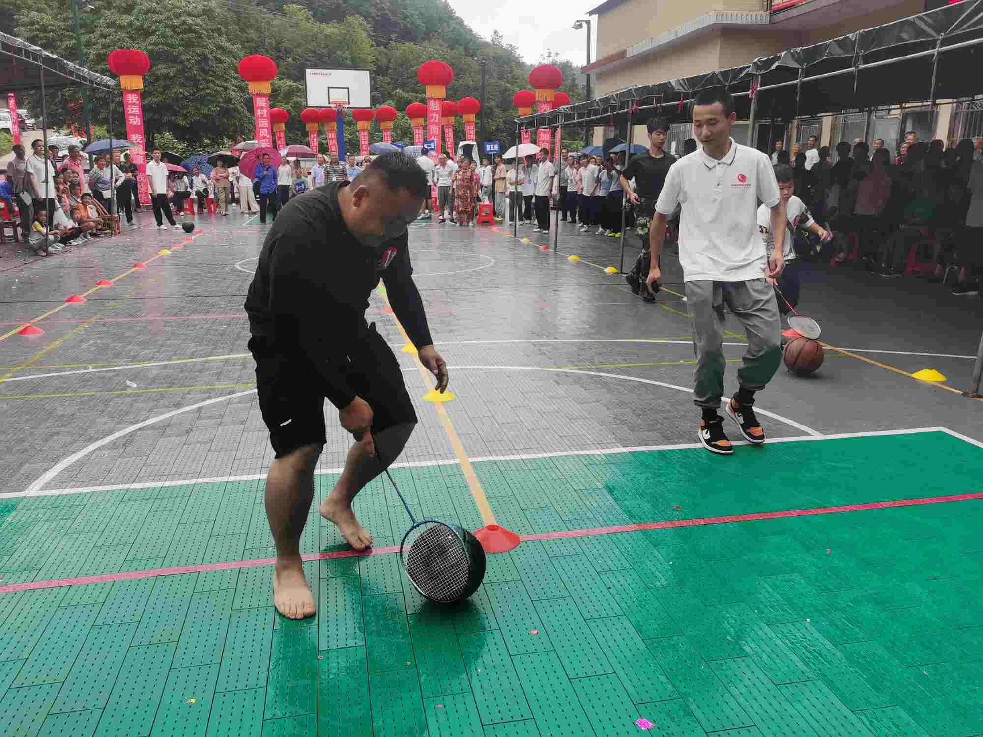 趕豬跑項目比賽現場。單位供圖