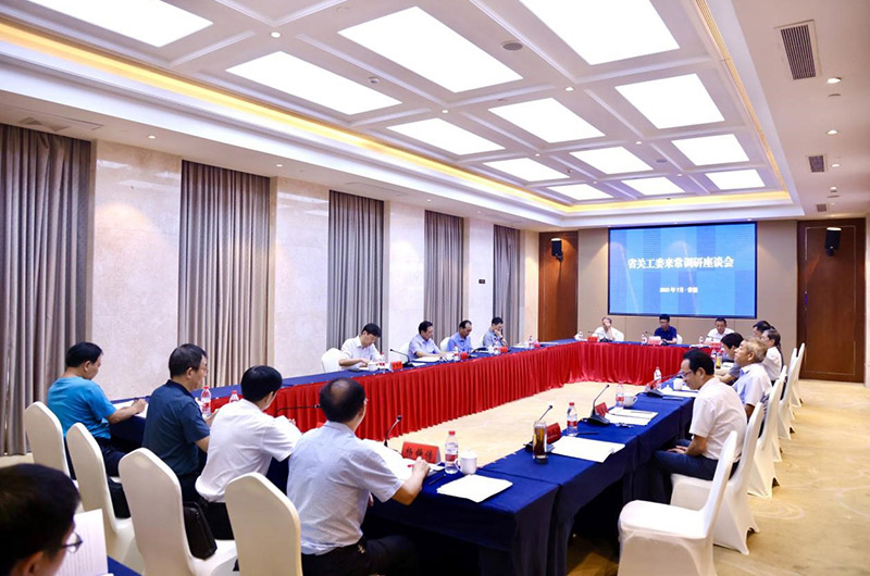 座谈会现场。李根摄