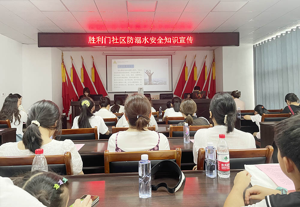 沅陵镇胜利门社区举办防溺水安全知识宣传。王爱娣摄