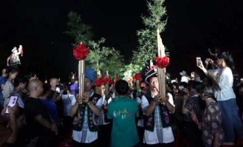 “超级达村秀”开幕式活动现场。受访单位供图
