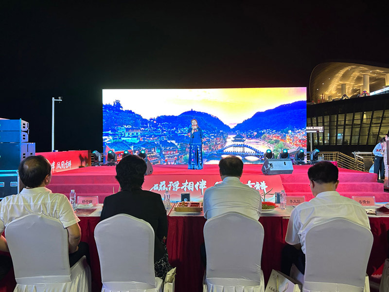 苗歌表演。何彪摄