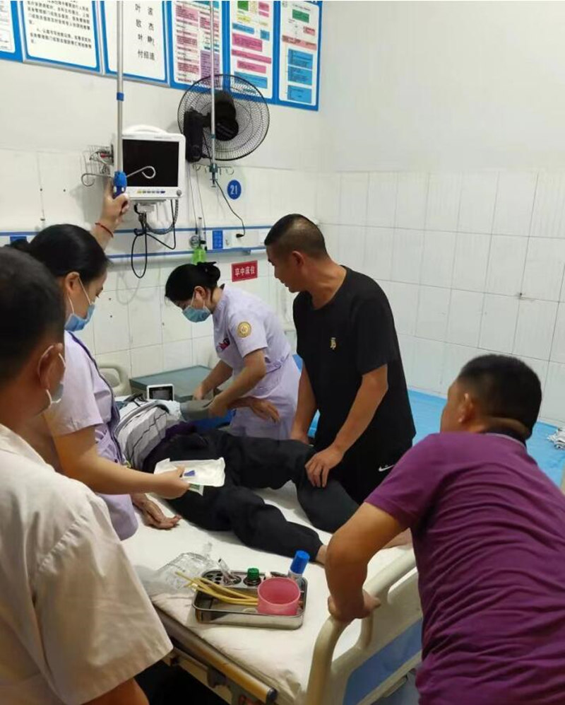 大家共同守護老人。受訪單位供圖