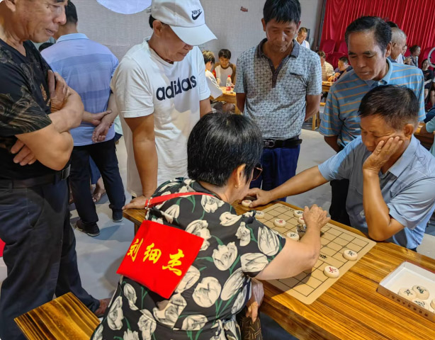 来自南阳渡社区的古稀老娭毑刘细杰在比赛中。主办方供图