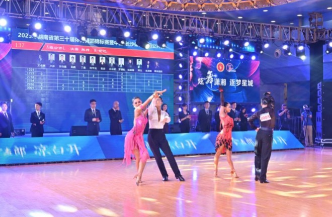 第30届湖南体育舞蹈锦标赛现场。蔺亚祥摄